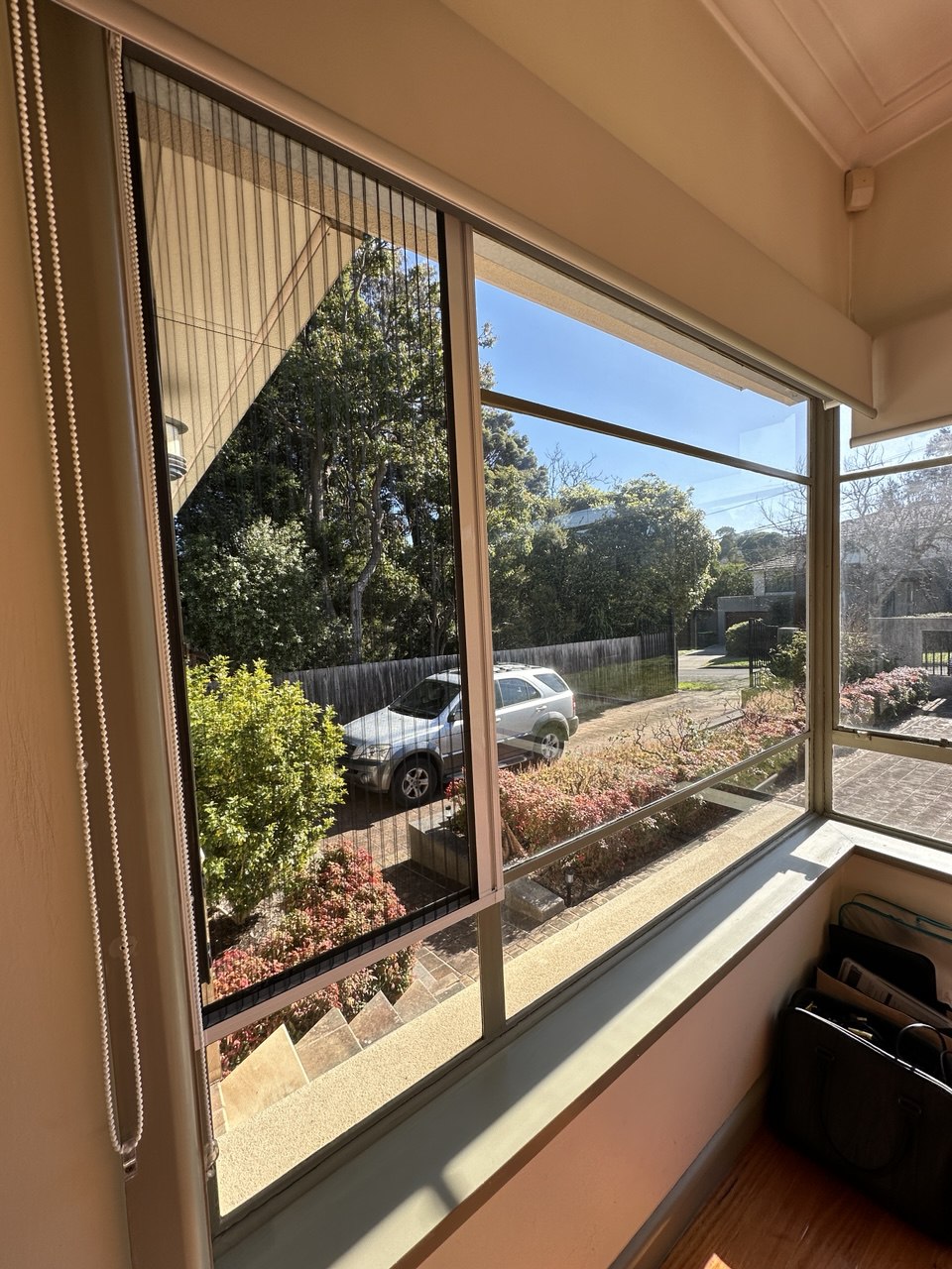 Slim Vertical Retractable Flyscreen