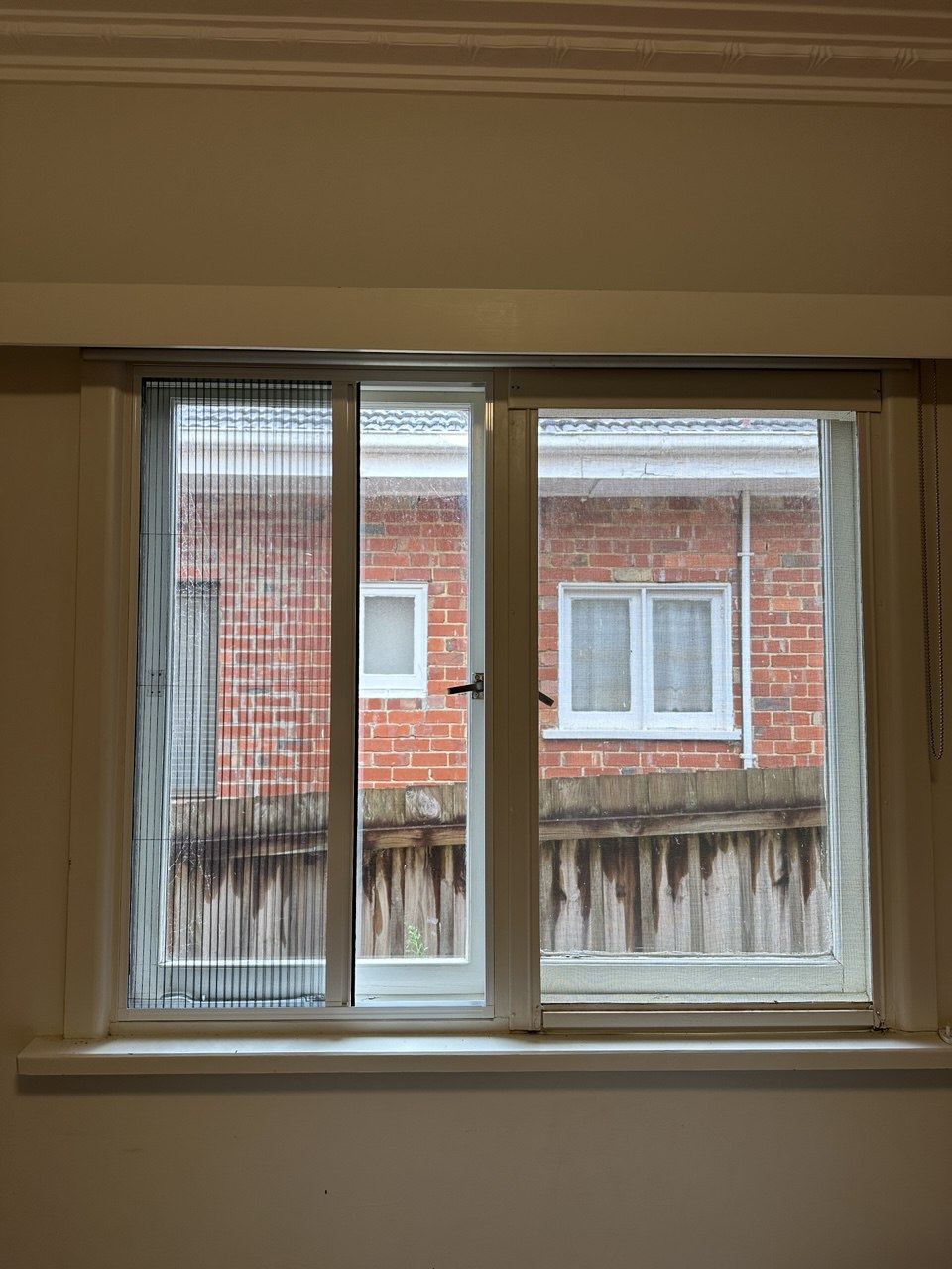 Slim Horizontal Retractable Flyscreen