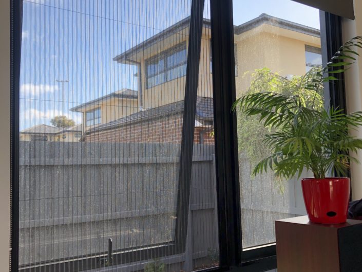 Slim C-Shape Horizontal Retractable Flyscreen