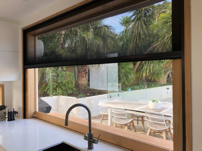 Slim C-Shape Horizontal Retractable Flyscreen